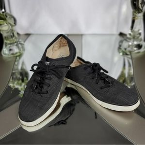 UGG Australia Halle Lace Up Black Sneaker Women 7.5
